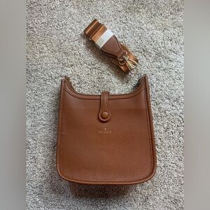 Kedzie - NWOT Bella Crossbody Bag - Color Chestnut